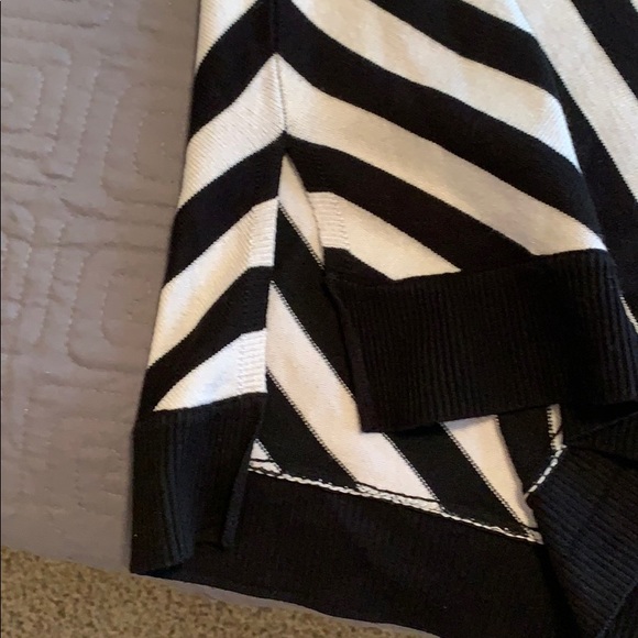 Lane Bryant Ladies top - Picture 4 of 5